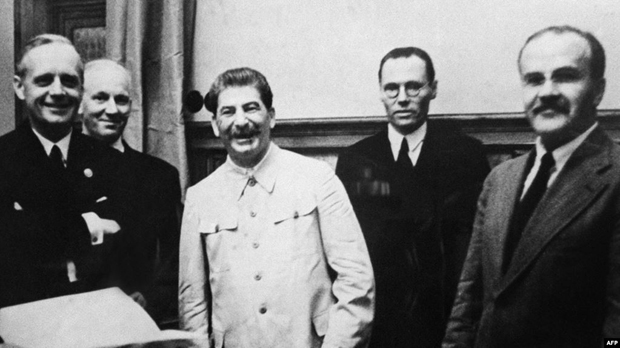 Французи и Британци потписали први пакт са Хитлером
